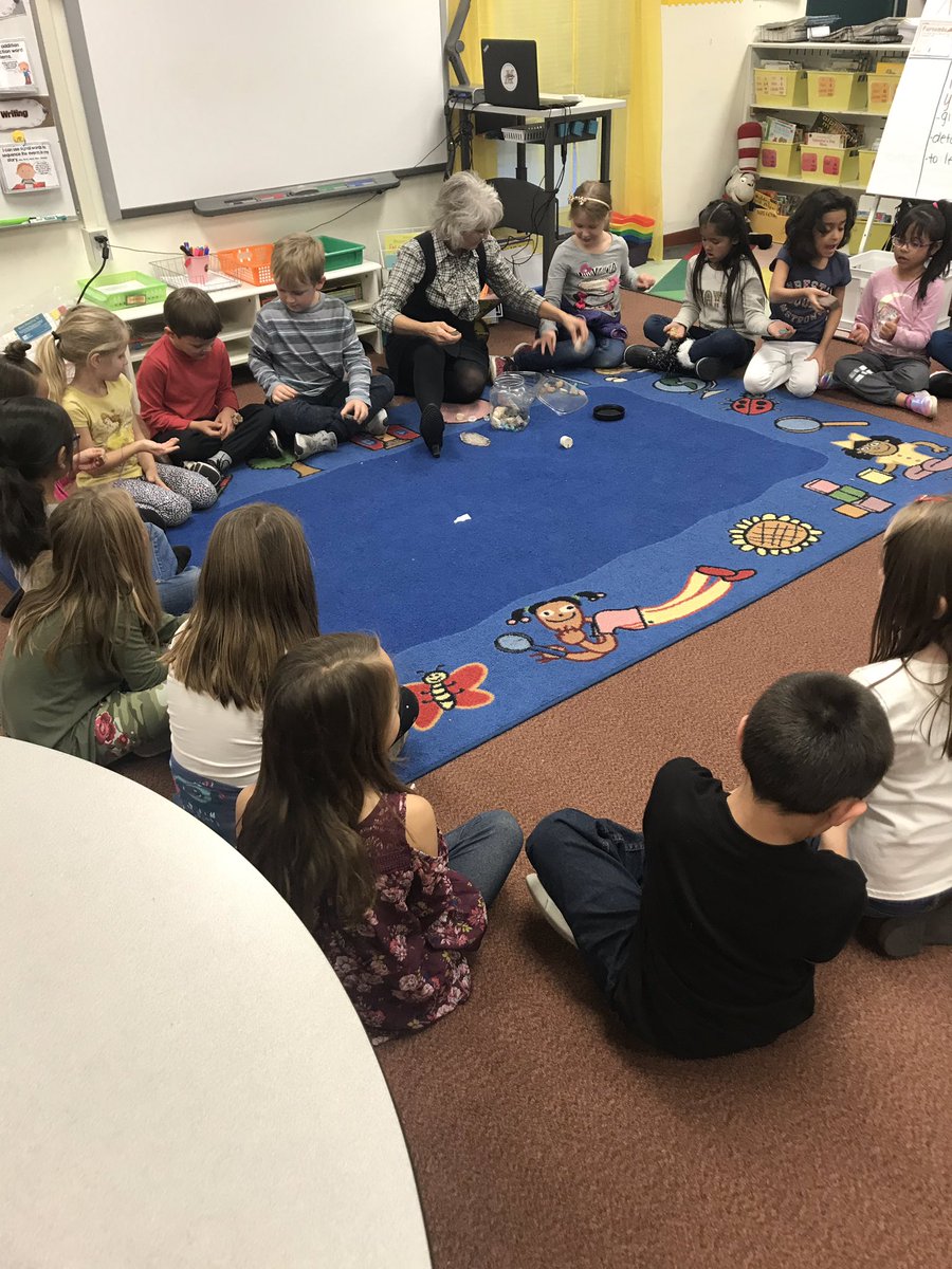 teachingwithmsg's tweet photo. Had the pleasure of co-teaching with our #digitalteacherlibrarian today! She had an awesome lesson in store for the littles. #3typesofrocks #amazing #ADayInFirst #LeadLoveLearn @TeamWestgate #letsgetdigital https://t.co/A30ghJ6uAh