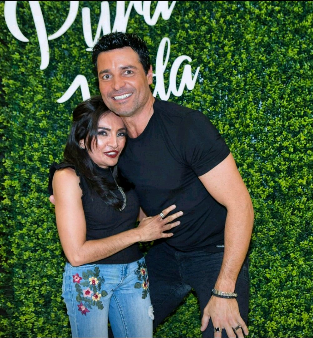 laumora85's tweet photo. @CHAYANNEMUSIC un sueño hecho realidad!!!!! Nunca pierdan la Fe y la Esperanza de lograr sus sueños... No hay imposibles 😍
#meetandgreat #CostaRica30 #DesdeElAlmaTour https://t.co/5pol5AAopg