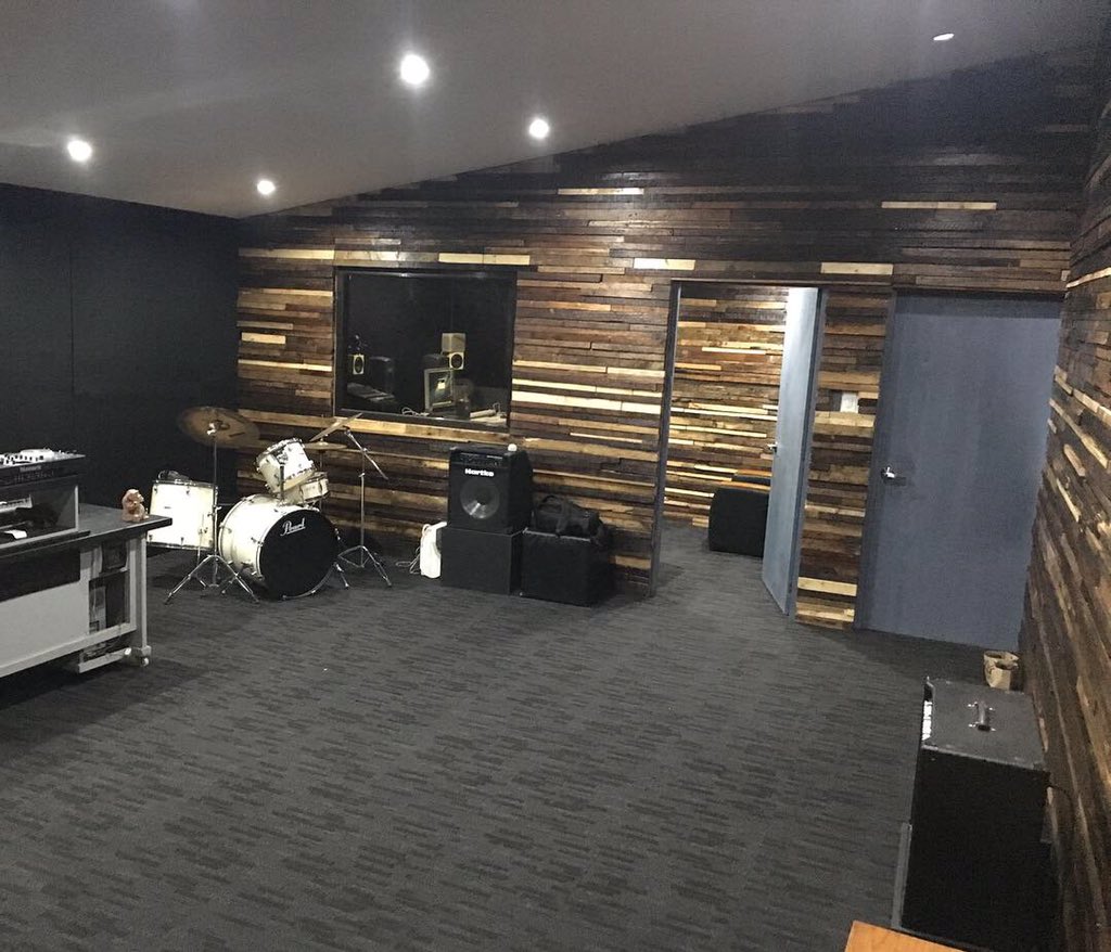 HomeWorkZMusic's tweet photo. HW studio almost @youtube ready. Subscribe to Jay R Official & HomeworkzMusic on YT. You wont regret it. New content you don't want to miss coming soon. #BeOriginal #Homeworkz @rnbjayr https://t.co/GGu0sXmJvw