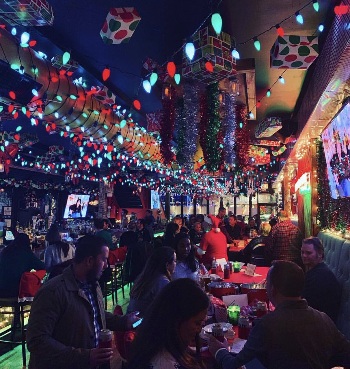 ChristmasClubCC's tweet photo. Having a case of the Mondays? Get your ๐ to @christmasclubchicago and come close out the night with us! โค๏ธ๐
๐ฟ๐
๐ป๐๐ #christmasclub #christmas #popup #popupbar #wrigleyville #nocover #santababy #elfedup #mondaysarefortheMEN https://t.co/QgxPwAgLga