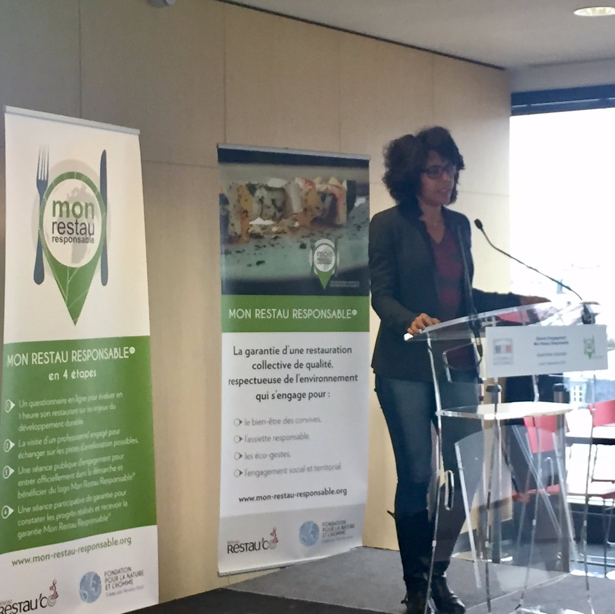 FondationNH's tweet photo. Avec 1800 repas par jour, les sites de restauration collective de l’@AssembleeNat s’engagent dans notre démarche #MonRestauResponsable, pour augmenter les achats de proximité, développer les alternatives végétariennes ou lutter contre le gaspillage alimentaire. #LetsBio https://t.co/5VfMB5Az9Q