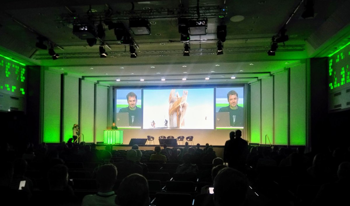 Sini_Koskinen's tweet image. Architect Arthur Mamou-Mani giving a speech of parametric design and digital fabrication #RecoTech18 #SAFA