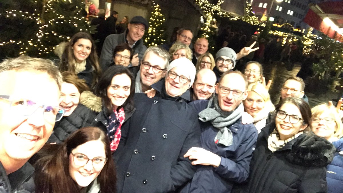viktoriawithk's tweet photo. First Christmas Party @ Newsroom 💙🎄 #TRxmas #TRhub https://t.co/brqRzbg9wG
