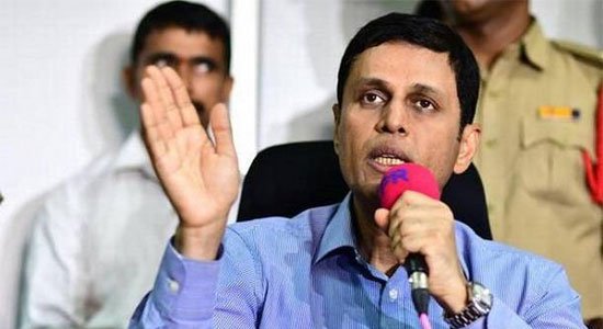 eenadulivenews's tweet image. అందుకే రేవంత్‌ అరెస్ట్‌: ఈసీ 
bit.ly/2RvXyAP
#RevanthReddyArrest #Kodangal #RajathKumar #TelanganaElections2018 #04122018