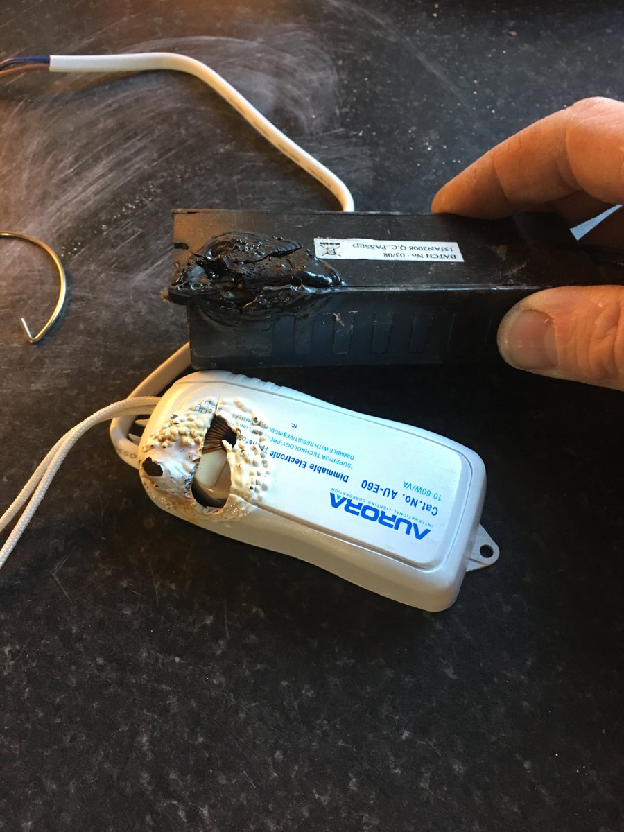 ADRElecSol's tweet image. ..and this is why you shouldn’t use none fire rated halogen downlights 🔥🔥🔥 🤦‍♂️ #ElectricianKent #ChangeToLED
