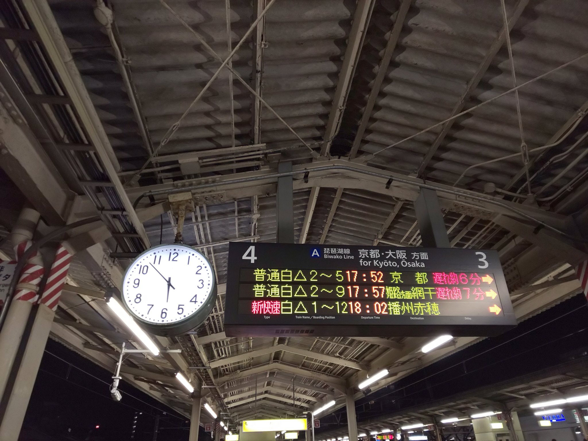 画像 17 54現在 琵琶湖線膳所駅にて ホームからお客さんが転落されたので救護のために列車が一時止まりました 運転再開していて 草津方面 京都方面共に少し列車が遅 まとめダネ 画像 17 54現在 琵琶湖線膳所駅にて ホームからお客さんが転落されたので救護のために列車が一時止まりました 運転再開していて 草津方面 京都方面共に少し列車が遅 まとめダネ