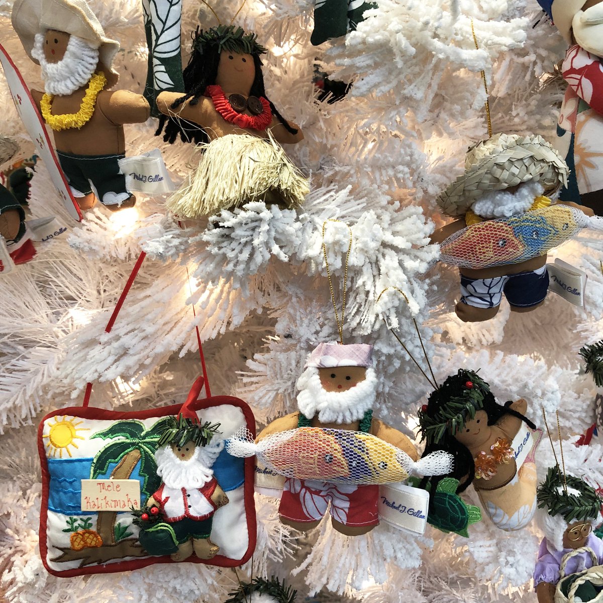 アラモアナセンター A Twitter アウアナ キルツに ハワイっぽさいっぱいのクリスマス オーナメントが登場 ハワイのサンタさんをお土産にどうぞ ストリートレベル 1f センターコート アラモアナホリデー アラモアナショッピング アラモアナセンター A Twitter アウアナ キルツに ハワイっぽさいっぱいのクリスマス オーナメントが登場 ハワイのサンタさんをお土産にどうぞ ストリートレベル 1f センターコート アラモアナホリデー アラモアナショッピング