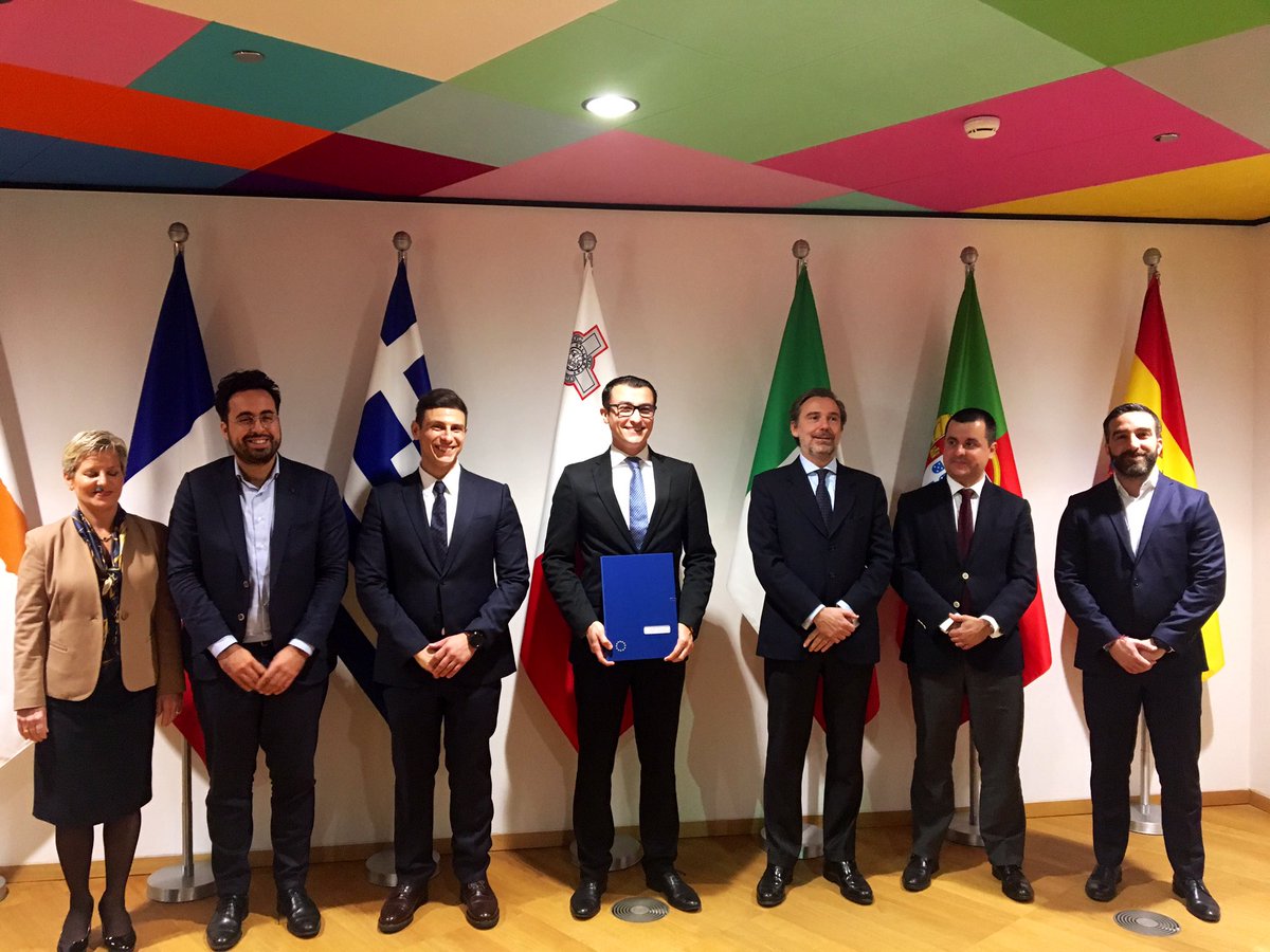RPFranceUE's tweet photo. Signature à Bruxelles, en marge du Conseil des ministres du numérique, d’une déclaration des pays du Med 7 sur les technologies de registre distribué #blockchain 🇪🇺🇲🇹🇫🇷🇪🇸🇨🇾🇵🇹🇮🇹🇬🇷 @mounir https://t.co/uofHnaHtM5