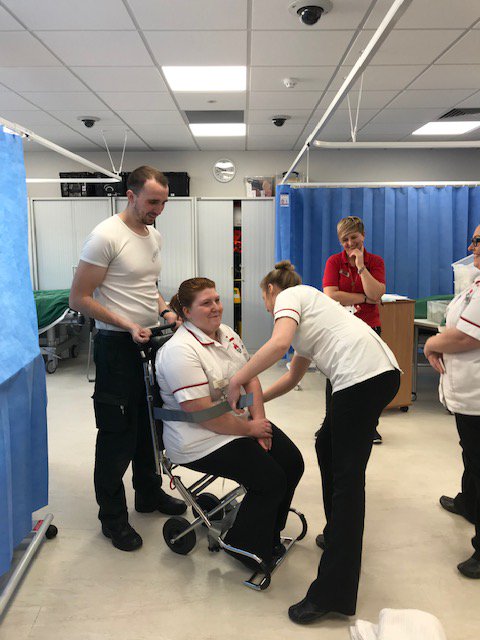 UoB_SNMHE's tweet image. 🤱Midwifery: Emergency transfer simulation with Student Midwives and Student Paramedics #communication #goteambeds #multidisciplinarysimulation
