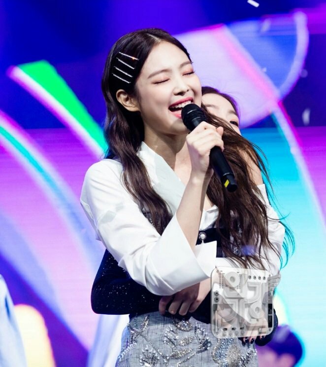 Backhug? Irene Backhug Jennie? Woaa that unexpected,,Irene initiative first? Woaaa that so soft..  #RedVelvet  #IRENE  #JENNIE    #BLACKPINK    #jenreneWhat make Irene not shy to hug Jennie in a broadcast show? Love