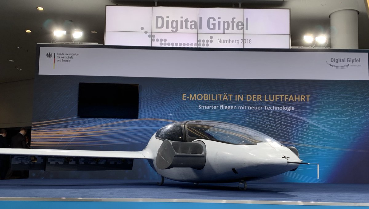 CKerkmann's tweet photo. Wer ist denn mit dem Flugtaxi gekommmen?! #Digigalgipfel18 https://t.co/9fkWnwqUJY