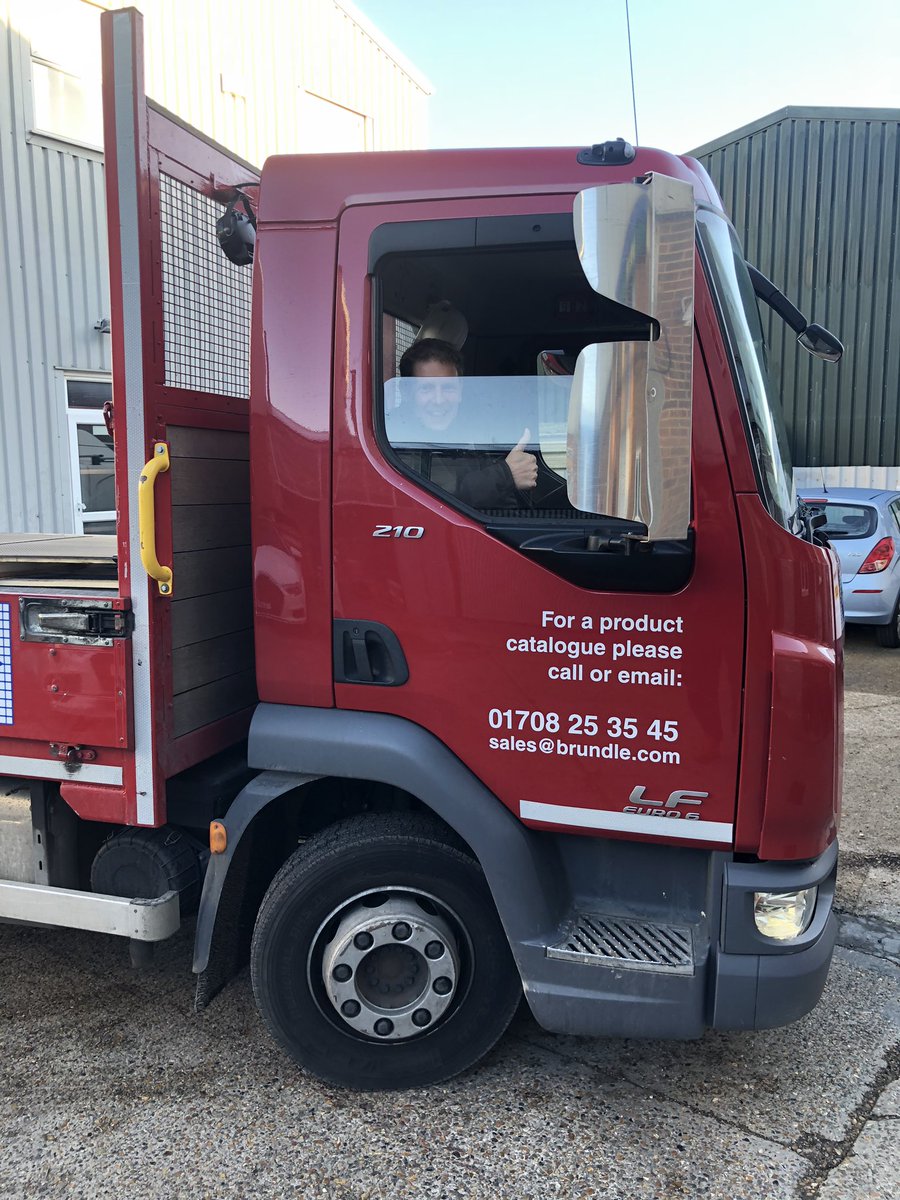 NeilNeilparsons's tweet photo. @PeterTBennett @Threepint No way! What a company! I was freezing cold one morning and the driver of this lorry let me warm up in his cab! F H Brundle=F H Legends https://t.co/C5Zf4tmItv