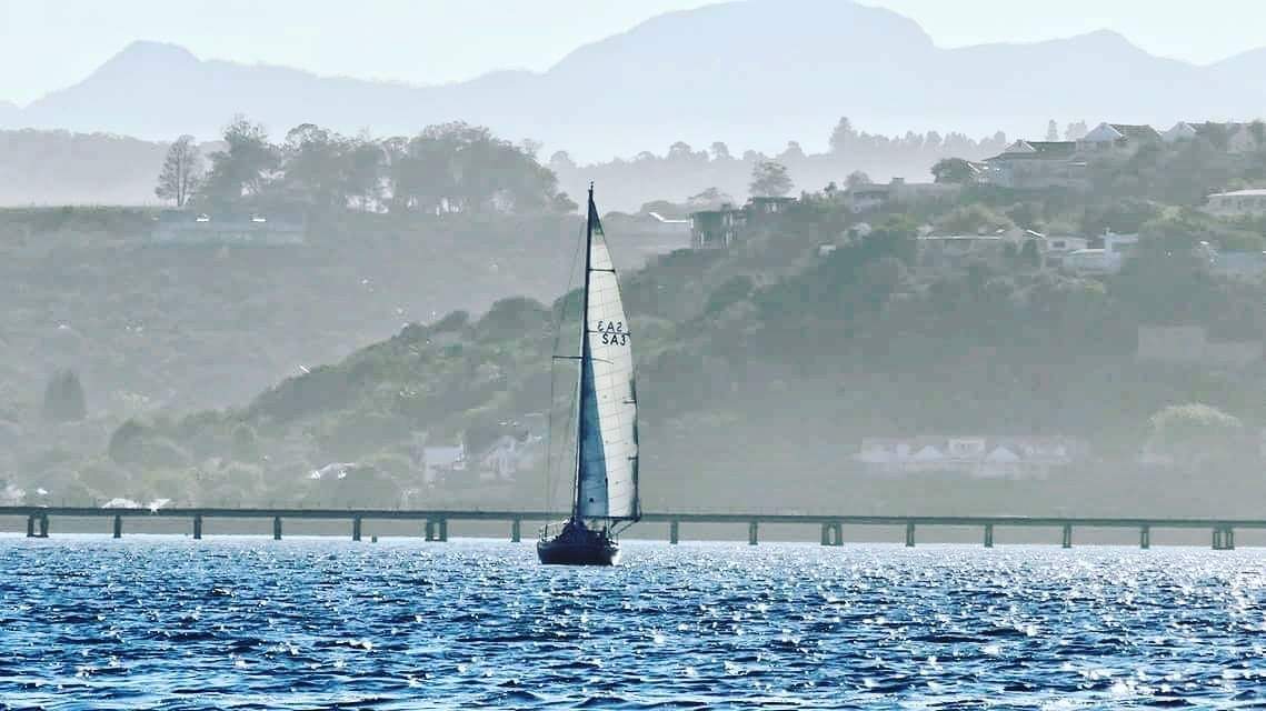 Life on our estuary..sailing is part of our culture and our lifestyle.
#Knysna #gardenroute #meetsouthafrica #visitknysna 
<a href="/gotravelbug/">Travelbug Rose🐞</a> @VisitSA_UK <a href="/TravelGround/">TravelGround</a> <a href="/FANCOURTSA/">Fancourt</a> <a href="/mylimeboots/">My Lime Boots | Ryan</a> <a href="/EagerJourneys/">Eager Journeys</a>