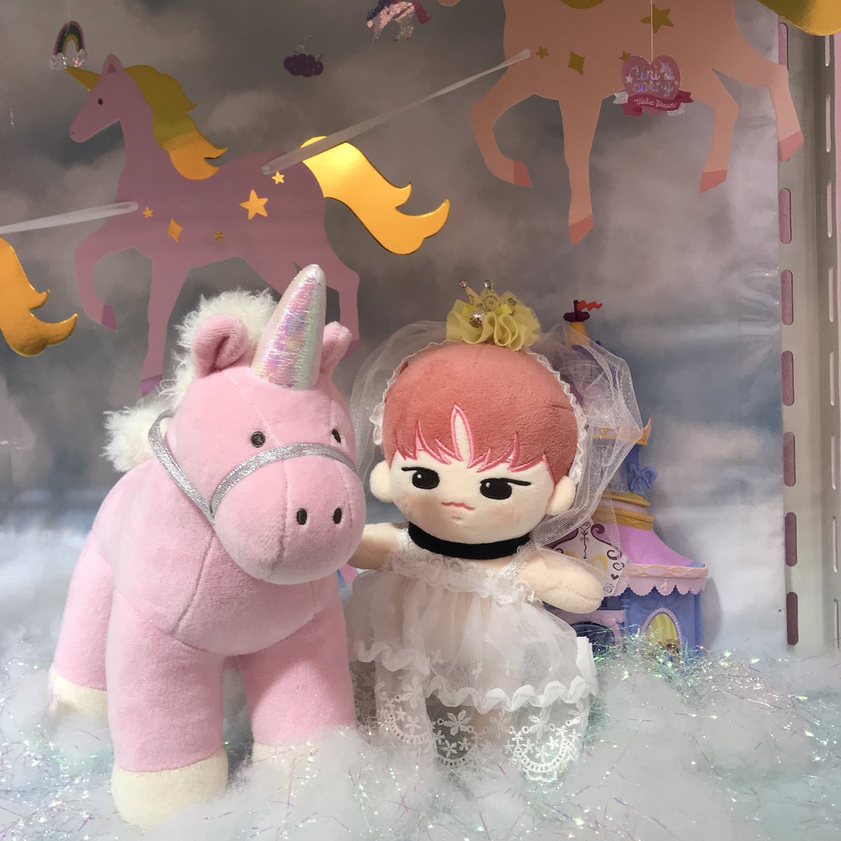 vkdgus0723's tweet photo. 광현이 입힐려고 웨딩 드레스 삼 ....... 지금 인형을 모르고 안들고와서 친구걸로 찍었다 ㅠㅠㅠㅠ 
#소품공장 #부산점소품공장 #소품공장남포 https://t.co/gfdZNYyznN