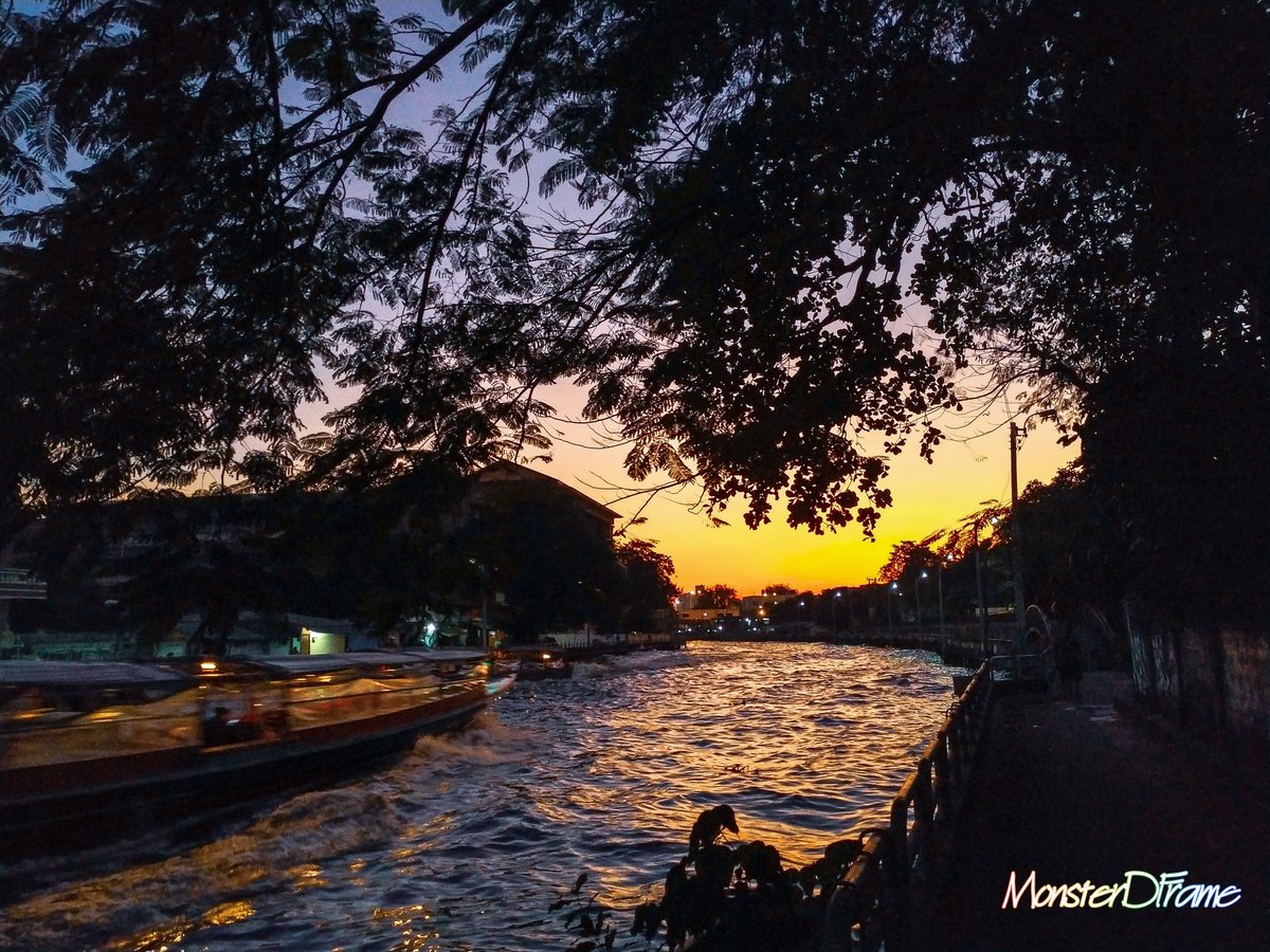 MonsterDFrame1's tweet photo. ตะวันลับขอบฟ้า (all about sunset) #แสนแสบ #คลองแสนแสบ #คลอง #ไทย #ประเทศไทย #SanseabCanal #Sanseab #Canal #Bangkok #City #Thailand #NoFlash #xiaomi #XiaomiA2 #Mia2 📷 #LightRoomEdit #XiaomiThailand #xiaomiPhotothai https://t.co/DxBDfS9W8J