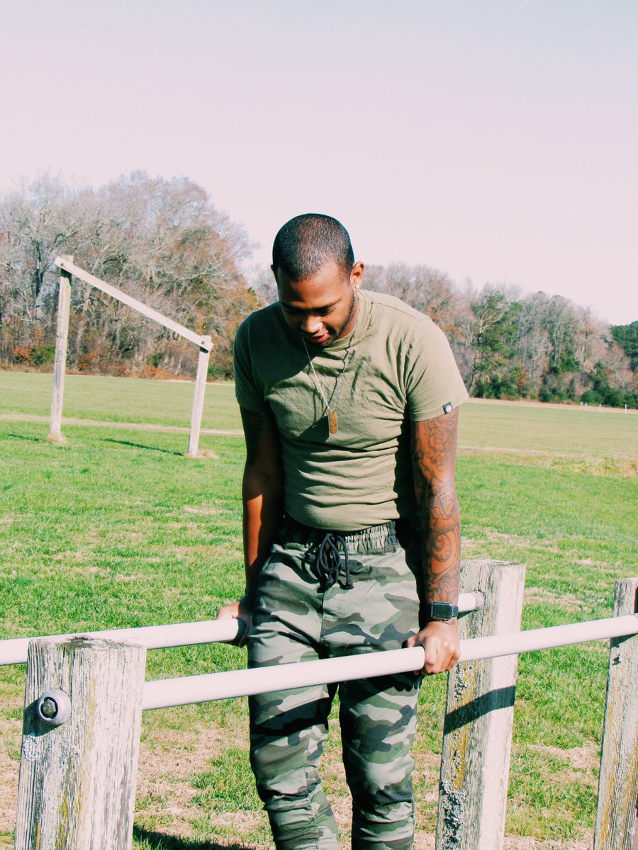AhhhKaivonnn's tweet photo. Salute the troops ๐บ๐ธ. #MCTroops
๐ธ : @sydvisions #umes https://t.co/CsH5gfv8rl