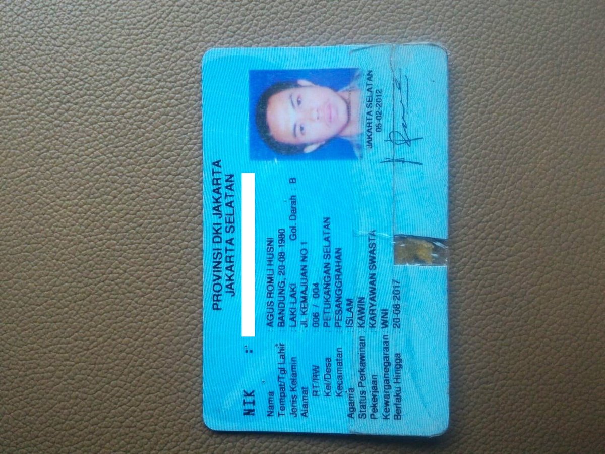 AR__Husni's tweet photo. @HaloBCA KTP sy seperti ini kondisi nya. Apakah tidak apa2 ? https://t.co/RhnrL5FnQi