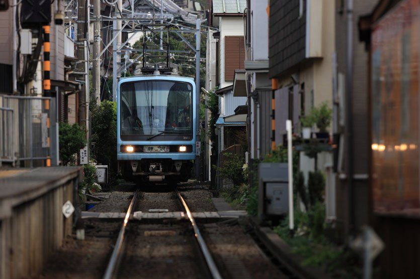 Starting low tech means not investing in expensive to maintain, complex technical systems prone to breaking down: slow running trains on narrow streets means that it will make the city fractal: creating many stops, many points of interactions. It can run on streets or alleys.