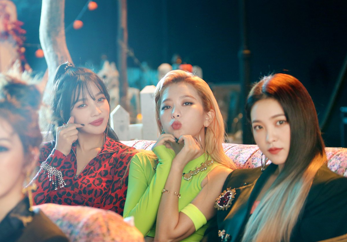 Red Velvet ‘RBB (Really Bad Boy)’ MV Behind-The-Scenes Photos : SEULGI

#RedVelvet #레드벨벳 #RedVelvet_RBB #머릿속_레드벨벳_생각_뿐이야 #RedVelvetAtYourDoor #RBB #ReallyBadBoy #SEULGI #슬기