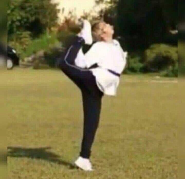ParkNa_2109's tweet photo. Happy Birthday Worldwide Hansome!
Chúc anh và Bangtan ngày càng thành công.
À mà oppa, anh đừng fan tụi em đội quần nữa. Quần cạn rồi anh ơi. 
Mặn mà như xưa anh nhé!
Saranghe❤️🔥
@BTS_twt #2000DaysWithBTS #HappyJinDay  #OurEphipanyJin https://t.co/e9BKRzEPt0