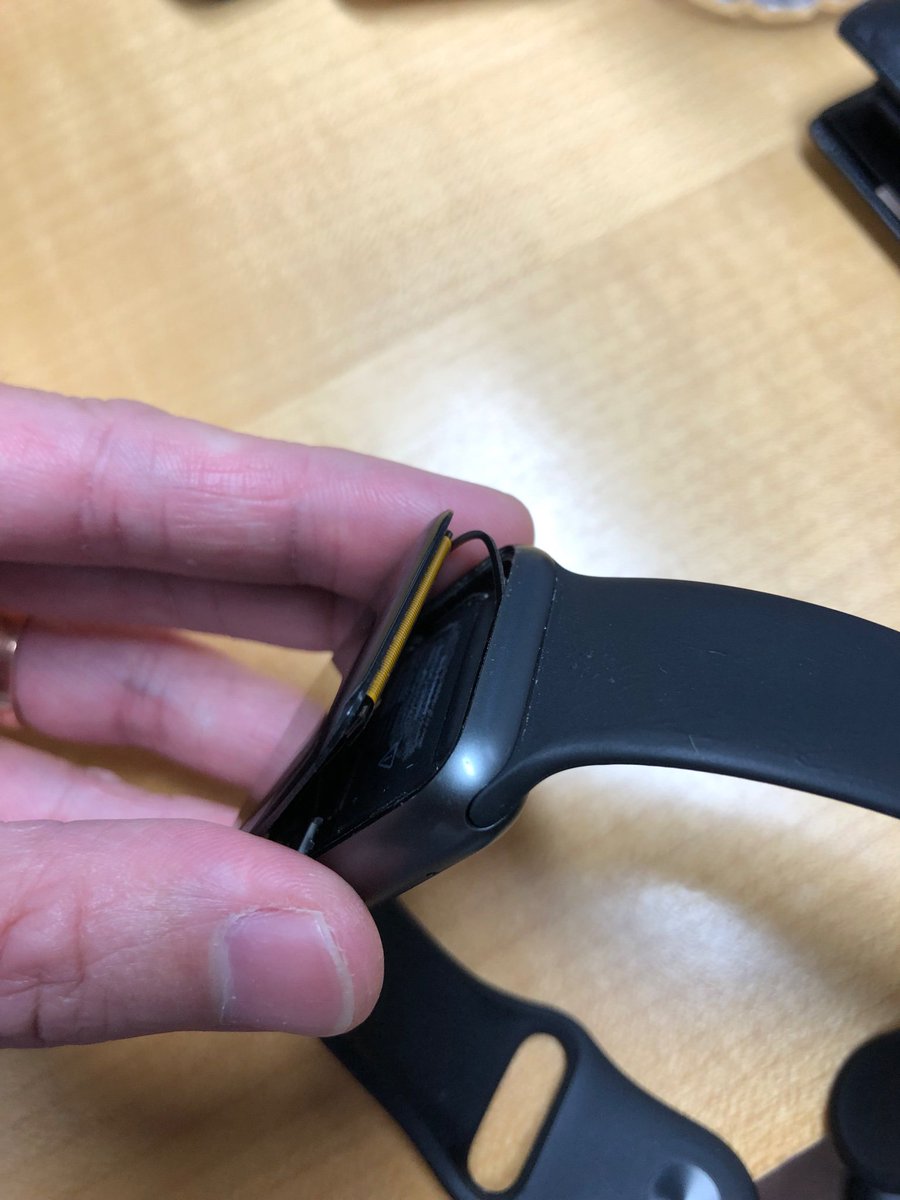 convexset's tweet photo. @AppleSupport What are my options? I believe this was from an earlier series. https://t.co/bPPa0Ih2vS