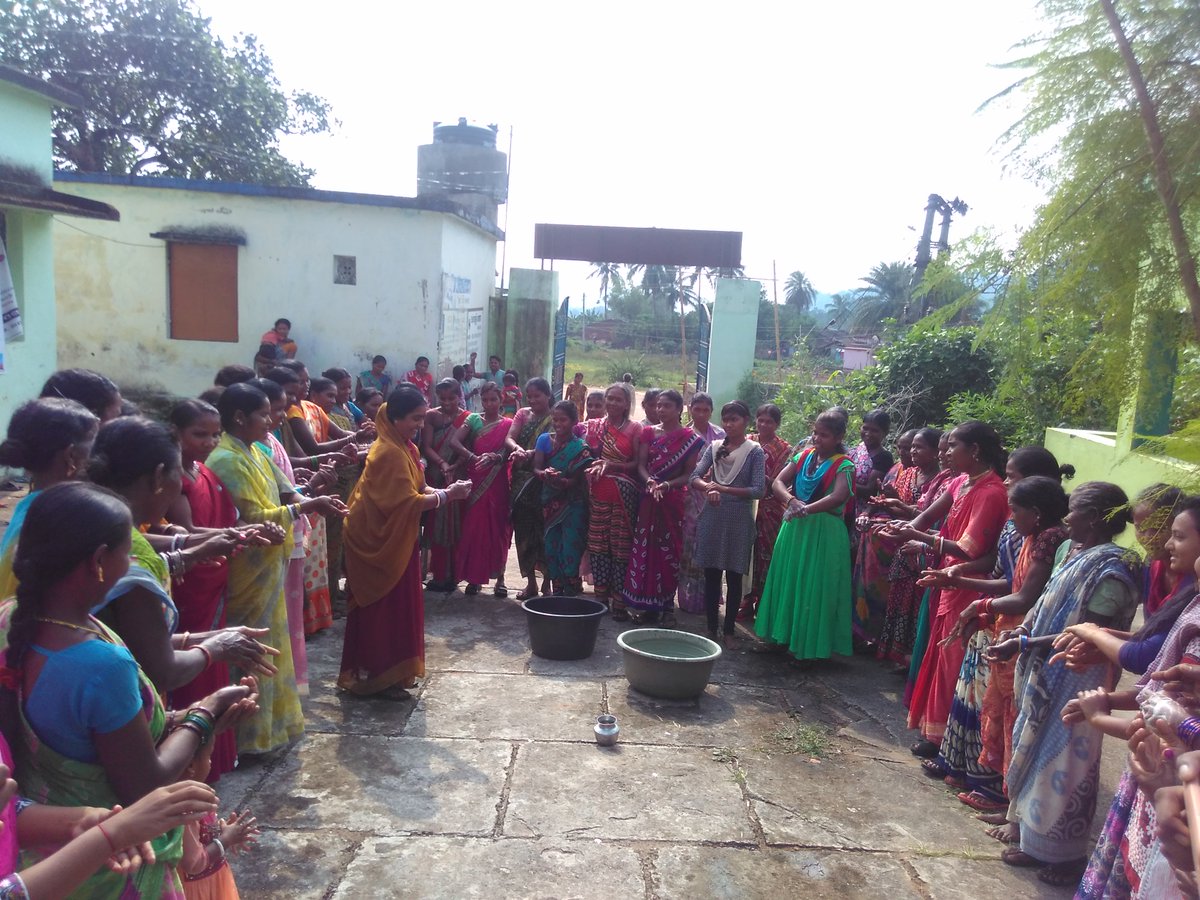 Critical time for hand washing demonstration by CLTS Motivators to community &amp; by Anganwadi Madam to children <a href="/swachhbharat/">Swachh Bharat Mission - Grameen</a> <a href="/sbmodisha/">SBMODISHA</a> @Sbmzsbp <a href="/PRDeptOdisha/">Panchayati Raj and Drinking Water Department</a> <a href="/paramiyer_/">Param Iyer</a> <a href="/roopamishra77/">Roopa Mishra</a> <a href="/tatatrusts/">Tata Trusts</a> #ZSBP #SwachhBharat of Rayagada district