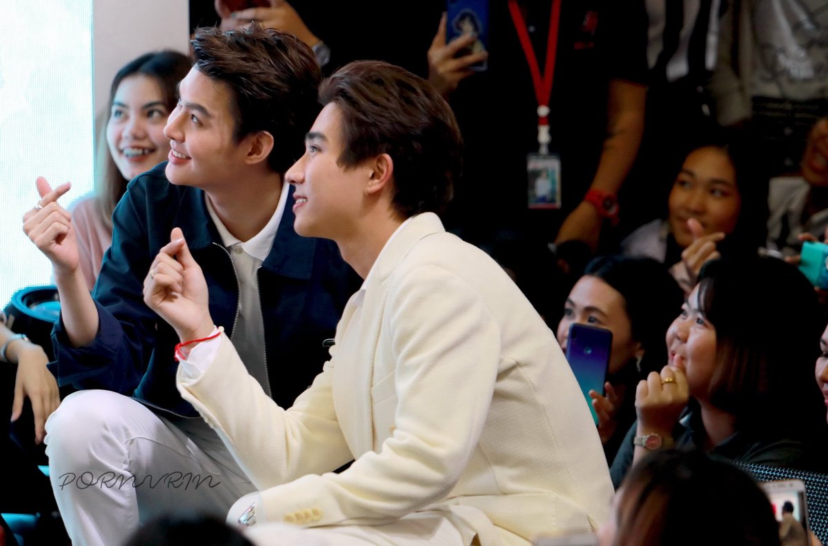 pornvrin's tweet photo. [เก็บตกงาน DiiThailand]

เก็บรูปเป็นที่ระลึกกับ FC ^^

@Saint_sup #Saint_sup 
#MingEr #เซ้นต์หนูน้อยร้อยเรื่องเล่า
@perthppe #รอยยิ้มของชูครีม 
#perthppe #PerthTanapon 
#perthsaint 
#ebdii #diinista 
#diithailand 
#PerthSaintDiiThailand https://t.co/pdDrp3Js0K