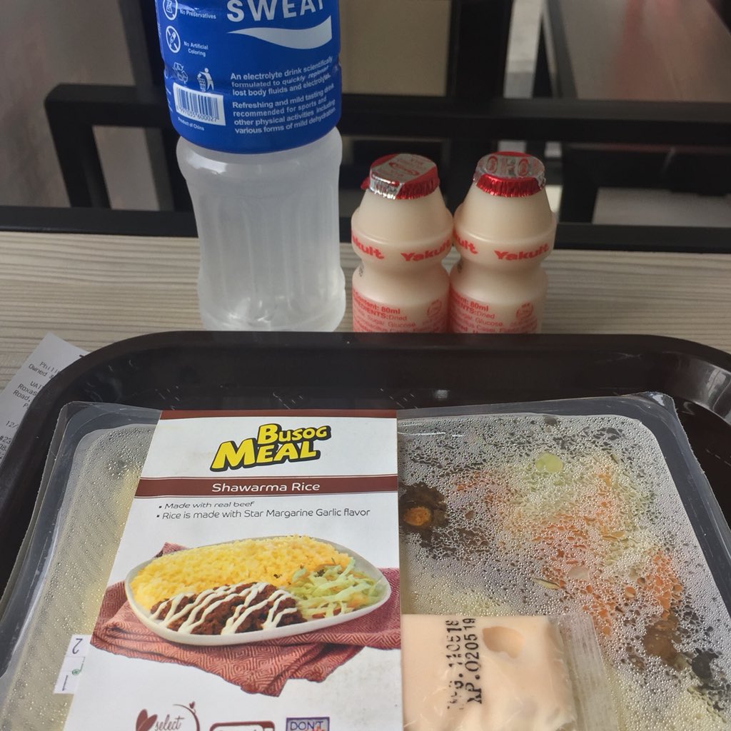 IschyrosEros's tweet photo. So tikman natin ang bagong #BusogMeal ng @711philippines #ShawarmaRice, wala pa din @vitaminboost #appleteaflavor kaya @PocariSweatPH and as always para #happytummy lagi mag @YakultPH para #everydayokay ๐๐
Kain tayo guys.. #lunchb4work https://t.co/ppC0aYby49