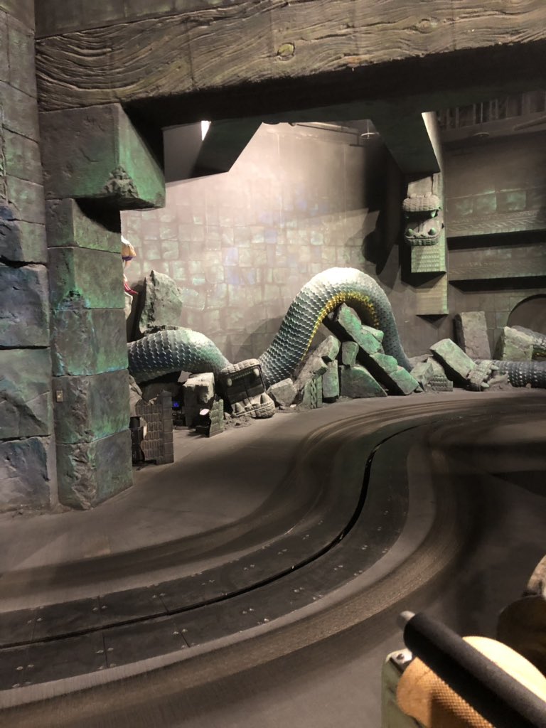 ｙｎｙａ やんや インディージョーンズアドベンチャーに乗ってたら途中で止まったでござる 明るいインディージョーンズは珍しい T Co Fpsuwbwij3 Twitter