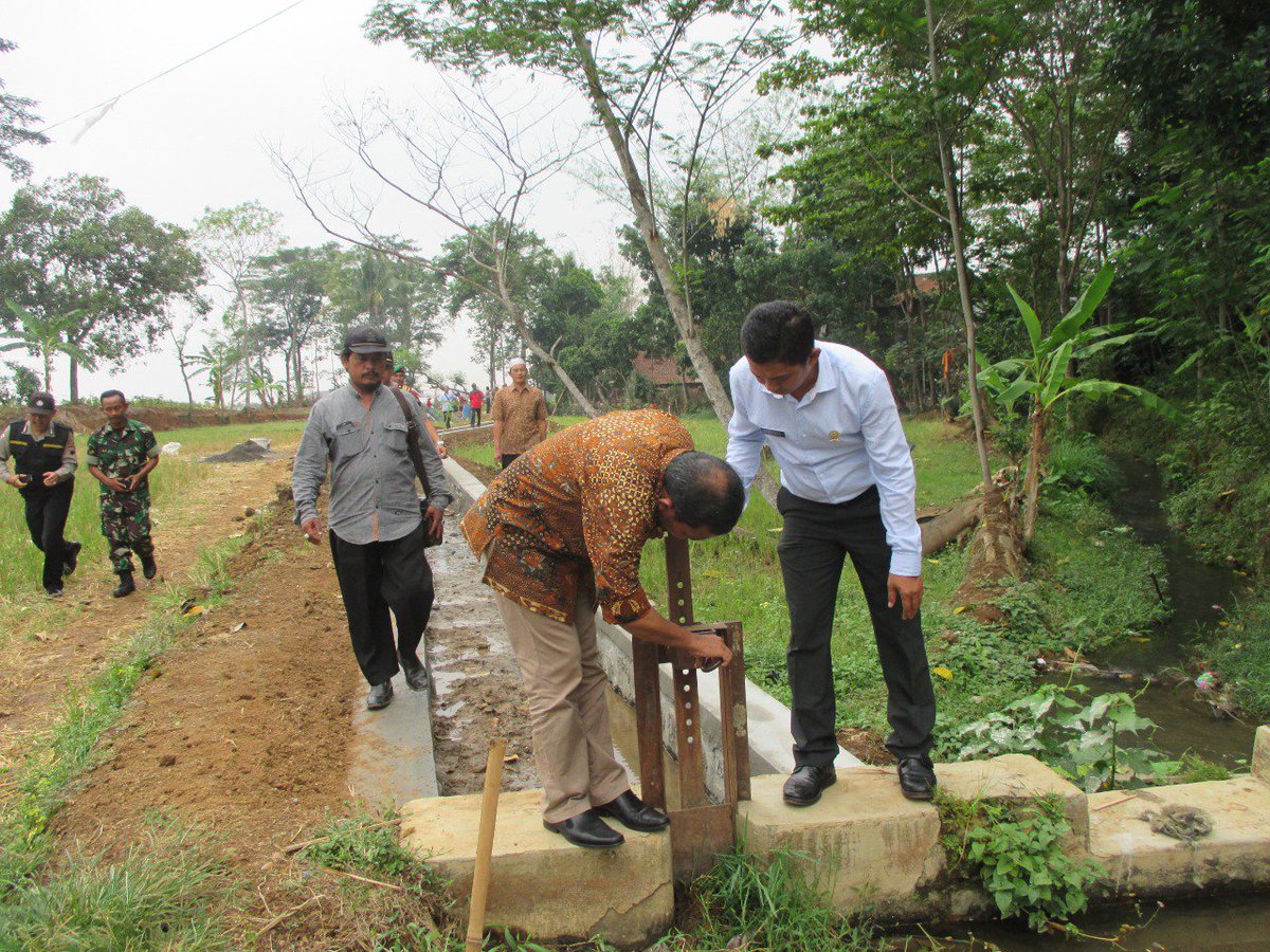 Pengecekan pintu air sebagai lambang  dan wujud pemerataan dalam tatanan aspirasi yang diemban oleh Drs.  Fadholi untuk membantu meningkatkan taraf hidup para petani di DAPIL JATENG 1.
<a href="/ganjarpranowo/">Ganjar Pranowo</a> <a href="/NasDem/">Partai NasDem</a> <a href="/JatengPos/">Jateng Pos</a> <a href="/iskandar_moh/">MOH.ISKANDAR</a> <a href="/jokowi/">Joko Widodo</a>  <a href="/NasdemJTG/">nasdem jateng</a> <a href="/nasdem_news/">NASDEM News</a> <a href="/InfoKendal/">IG @Kendalupdate</a>