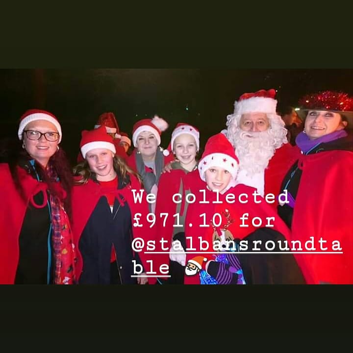 LinneySharon's tweet image. Fabulous night at Whitecroft last night. £971.10 raised for @SARoundTable. Go to stalbansroundtable.org.uk for more info #StAlbans #Community #santafloat #santa #lovewhereyoulive ❤️🎅