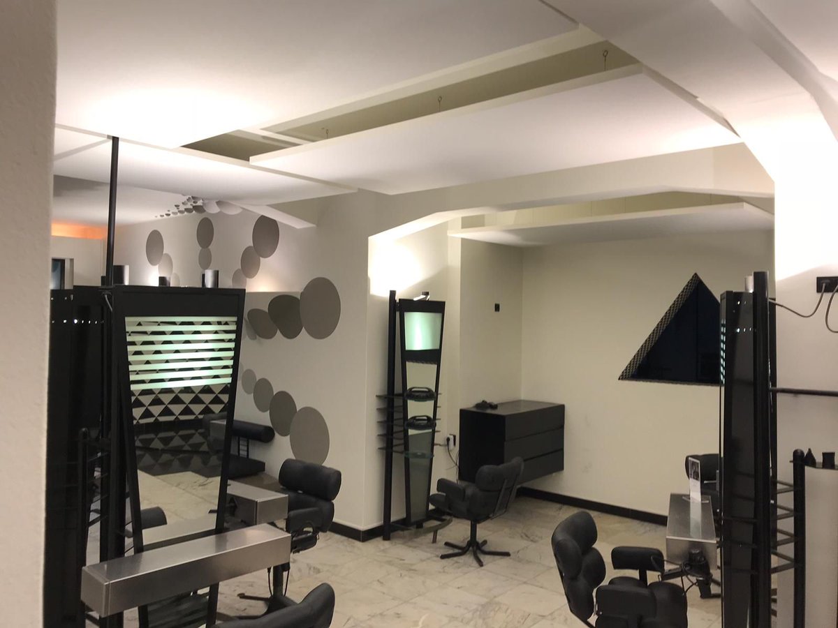 EcophonNL's tweet photo. Trendy akoestisch design in trendy kapsalon. 
Onze Solo plafondeilanden zijn ervoor geknipt!
#EcophonSolo #plafondeilanden #akoestiek #kapsalon #kapperszaak https://t.co/gPP11EzVVd