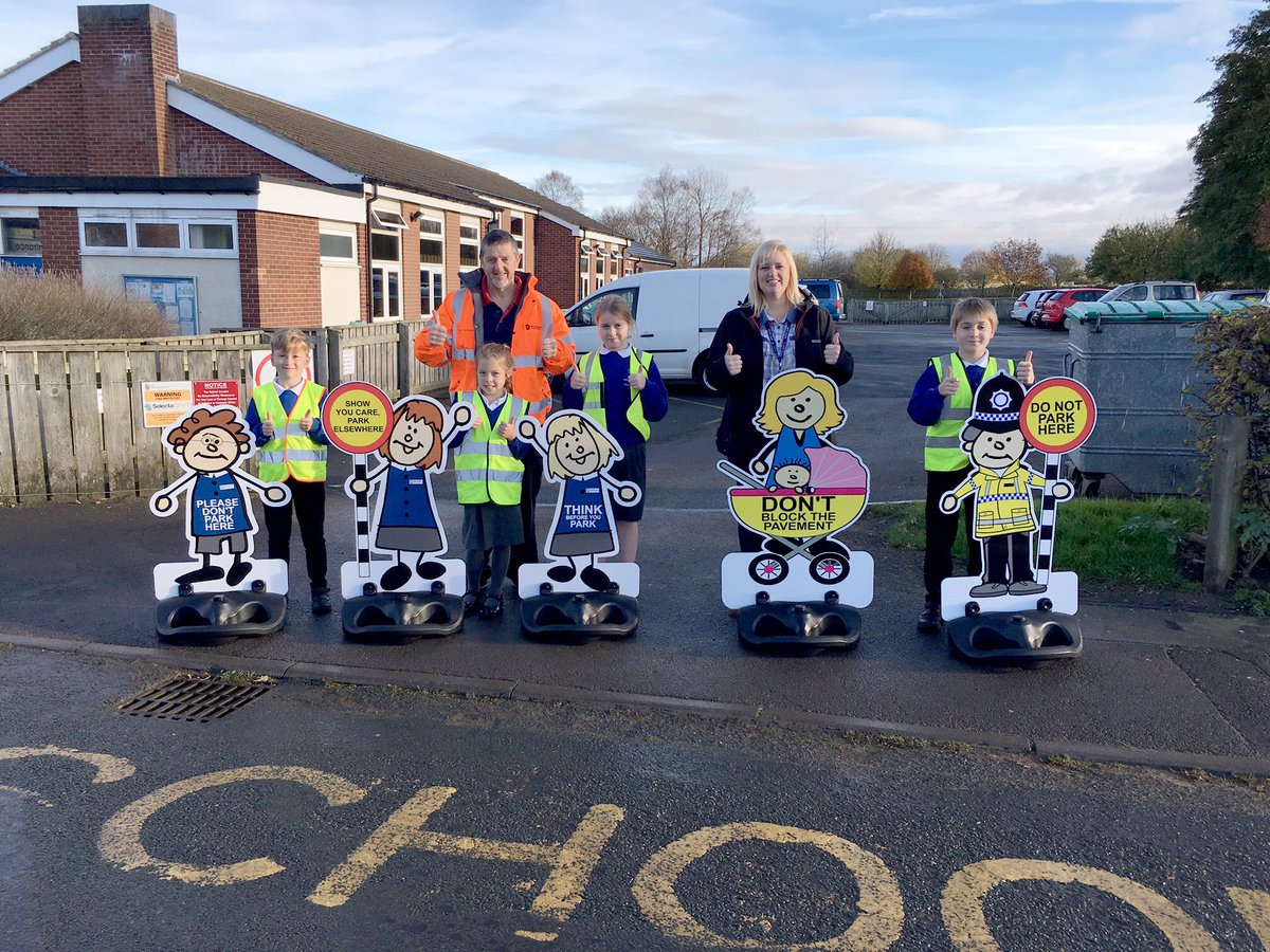 School_RdSafety's tweet photo. Tuesday’s #SaferSchoolRun tip
Don’t be tempted to park dangerously on #junctions #corners, #zigzags or #yellowlines if you do, you are endangering children’s lives by blocking the vision for both pedestrians and for oncoming traffic #Parksafely #CautionChildren #Roadsafety https://t.co/E6q4yV51wg