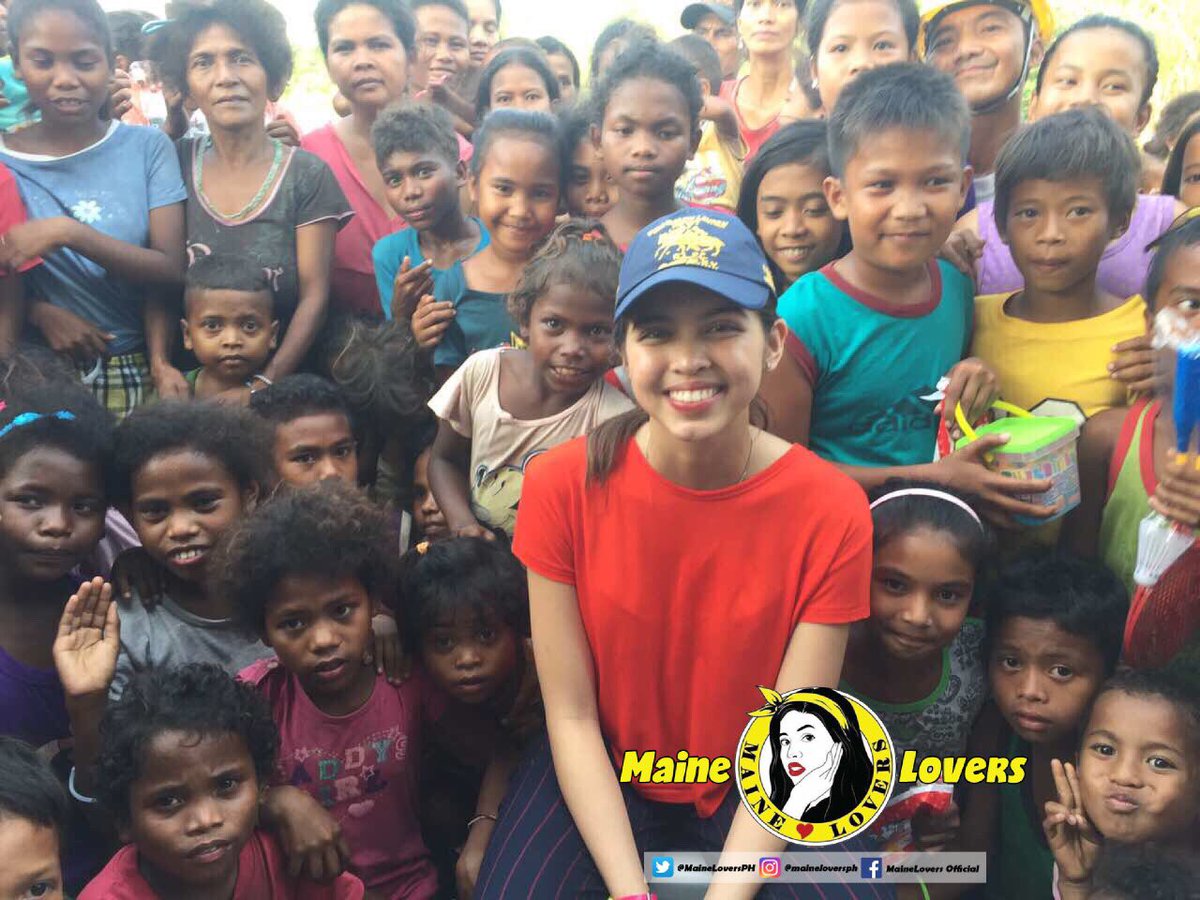 MaineLoversPH's tweet photo. Throwback: SMU Gift-Giving Project 🎁 (December 4, 2016)

@SMU_OFC @mainedcm 
#41stMainesary https://t.co/mfDkBWZuhM