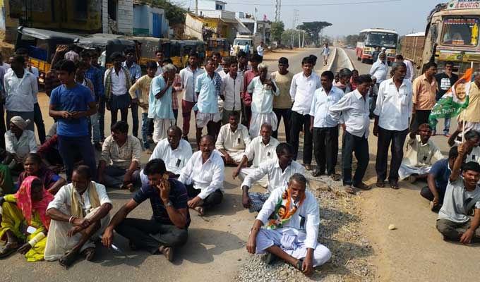 eenadulivenews's tweet image. రేవంత్‌ రెడ్డి అరెస్ట్‌కు నిరసనగా ఆందోళన
bit.ly/2QE6c2W
#RevanthReddyArrest #Congress #TelanganaElections2018 #04122018
మ‌రిన్ని చిత్రాల కోసం క్లిక్ చేయండి