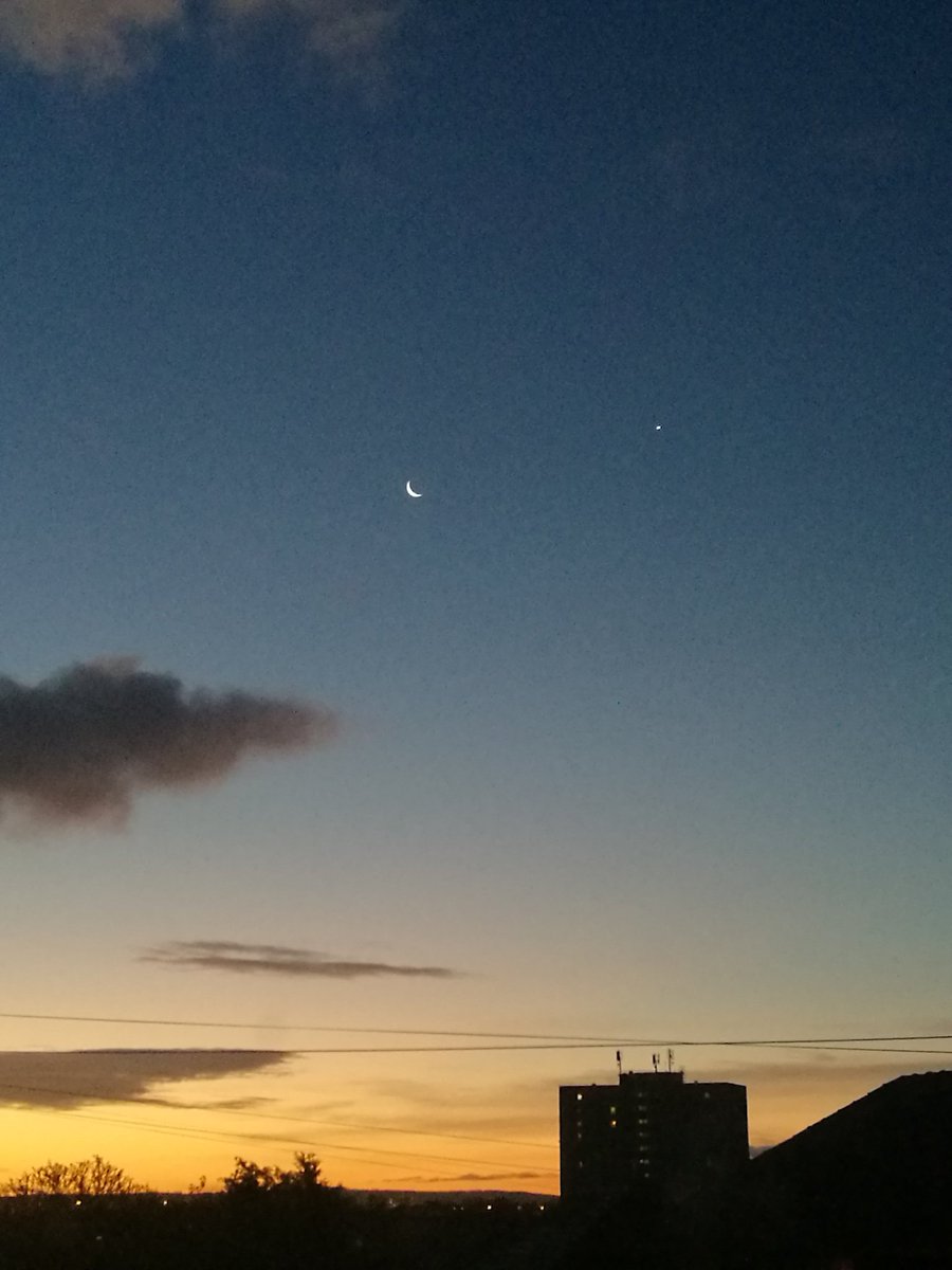 Jennired7's tweet photo. Beautiful views of the moon and venus this morning @SeanBattySTV https://t.co/QbnXc1OgW1