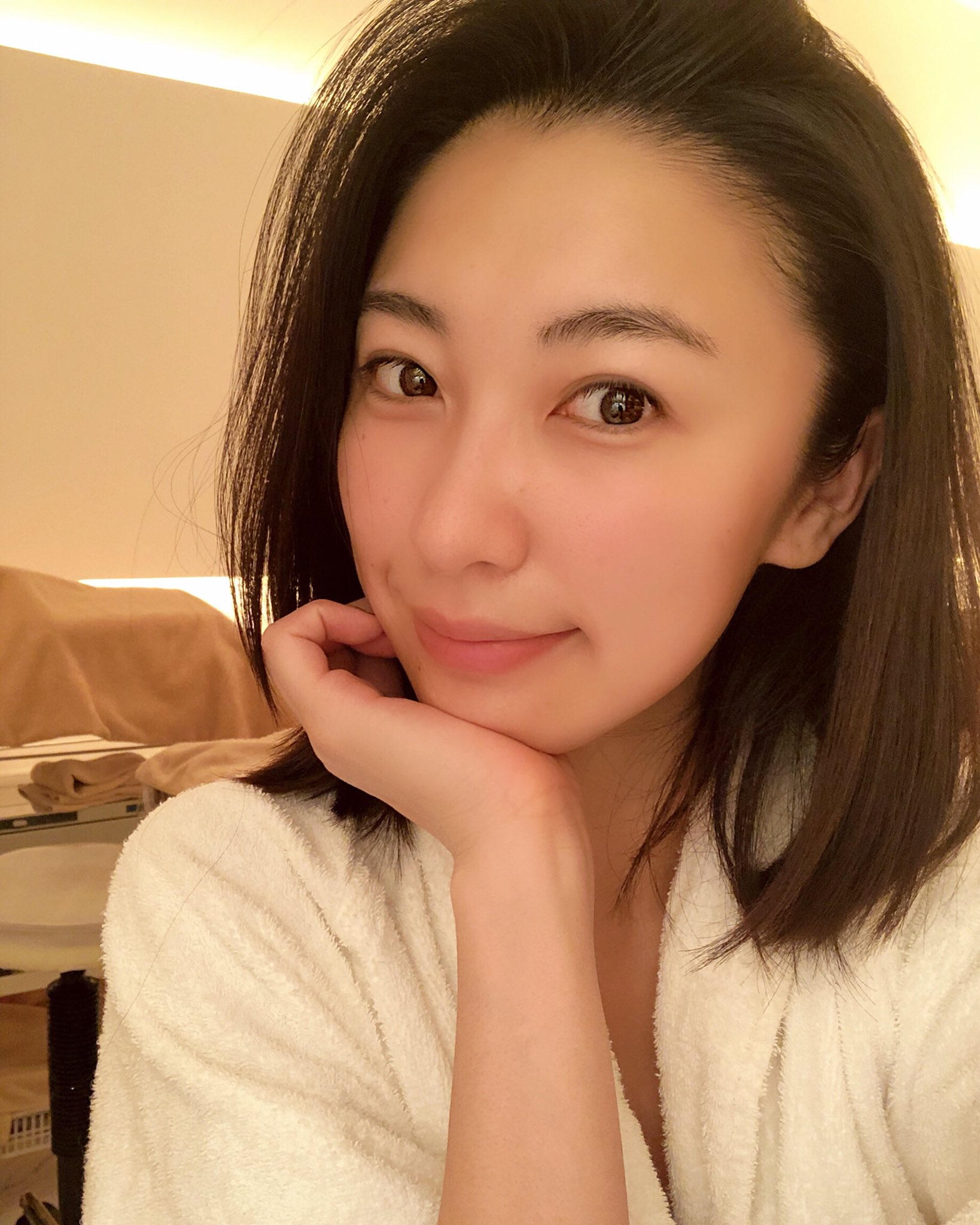 金田彩奈 すっぴんでこのスッキリ感 ほんといつも感動 フェイシャルエステ 琥珀 T Co Brdclmw4ww Twitter