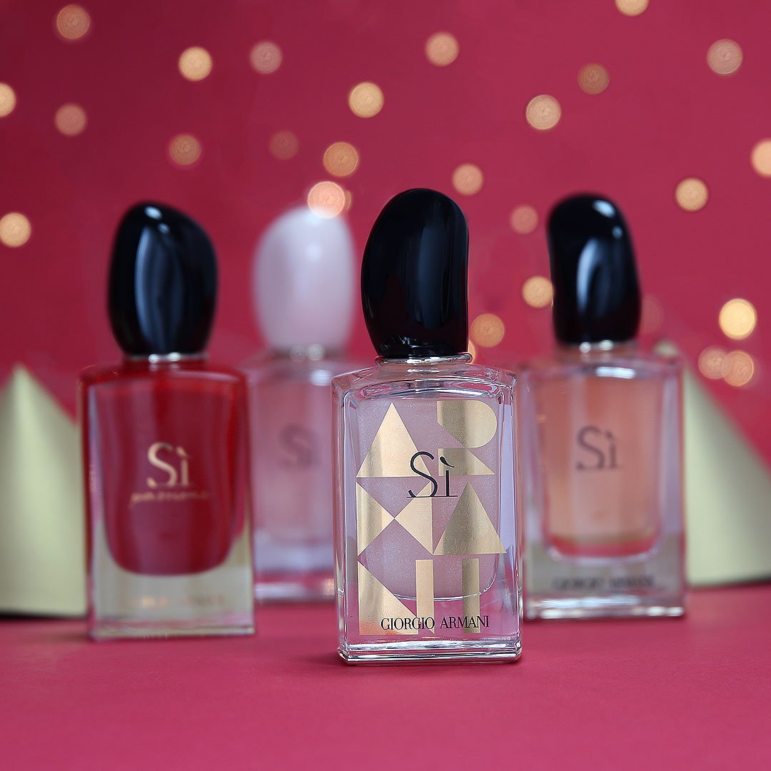 RT to WIN! Next up in our Advent competition is this gorgeous Armani Si bundle including the brand new limited edition Si Nacre! #win #giveaway