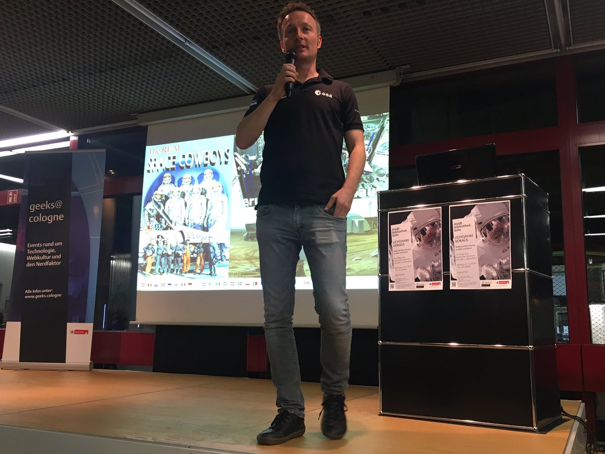 CaoilinnS's tweet photo. War ein cooler Abend gestern zu Dunkler Energie, Raketenantrieben, @HorizonsIss und mit @Explornaut Danke #geekscgn und @stbibkoeln! https://t.co/OavJRqFyfb