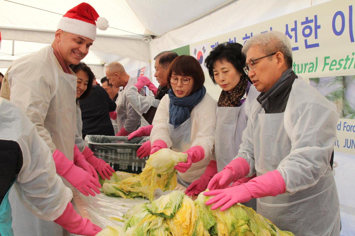 USForcesKorea's tweet photo. U.S. #Marine Corps Forces Korea and Republic of Korea government organizations, private entities, and citizens supported charity and #unity during the Kimchi Fest. #MARFORK made kimchi for elderly and less fortunate #koreans. @USEmbassySeoul @USAmbROK #Peace #Korea https://t.co/0ucoDBKZOc