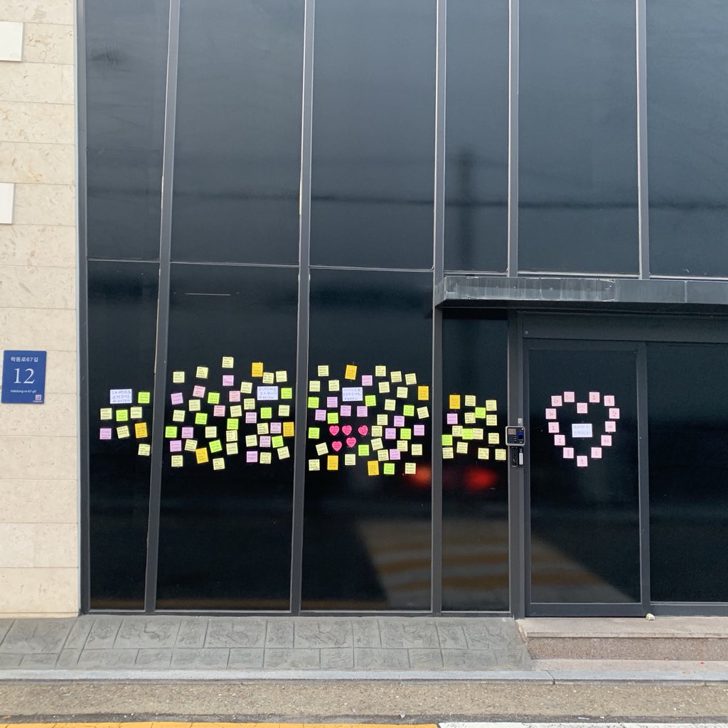 Miss_KangD721's tweet photo. What a cute protest... 😭
Thanks, i think our boys will not worry so much if the protest like this...😭😭😭

Cr: nuest_950721, cherishJRs2 https://t.co/MeEGgWhRlN