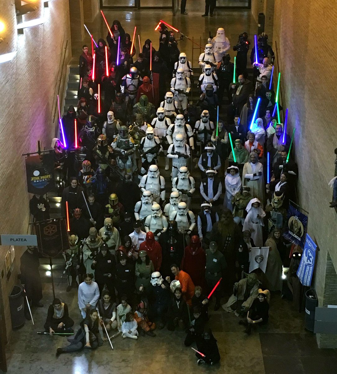 starracounlmtd's tweet photo. ¡1.000 GRACIAS! ¡Hasta el año que viene y que la Fuerza os acompañe! @aacf_145 @ClubObiWanVLC @SpanishBase @legion501 @SagaSkywalker @StarProps @TropaKorriban #Valencia @ES_HORUSET @associacio_r2t4 @VersusMadrid @droid_project @Nebulaluben_ @Blanibus #MrHappyTrooper #starracowars https://t.co/S1KOYEUjmZ