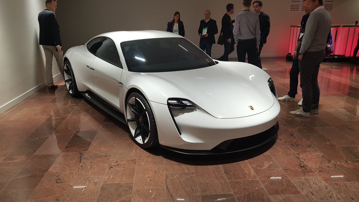 The Porsche Mission E! One more electric car that seriously cranks up the cool factor :D #Slush18 #Porsche