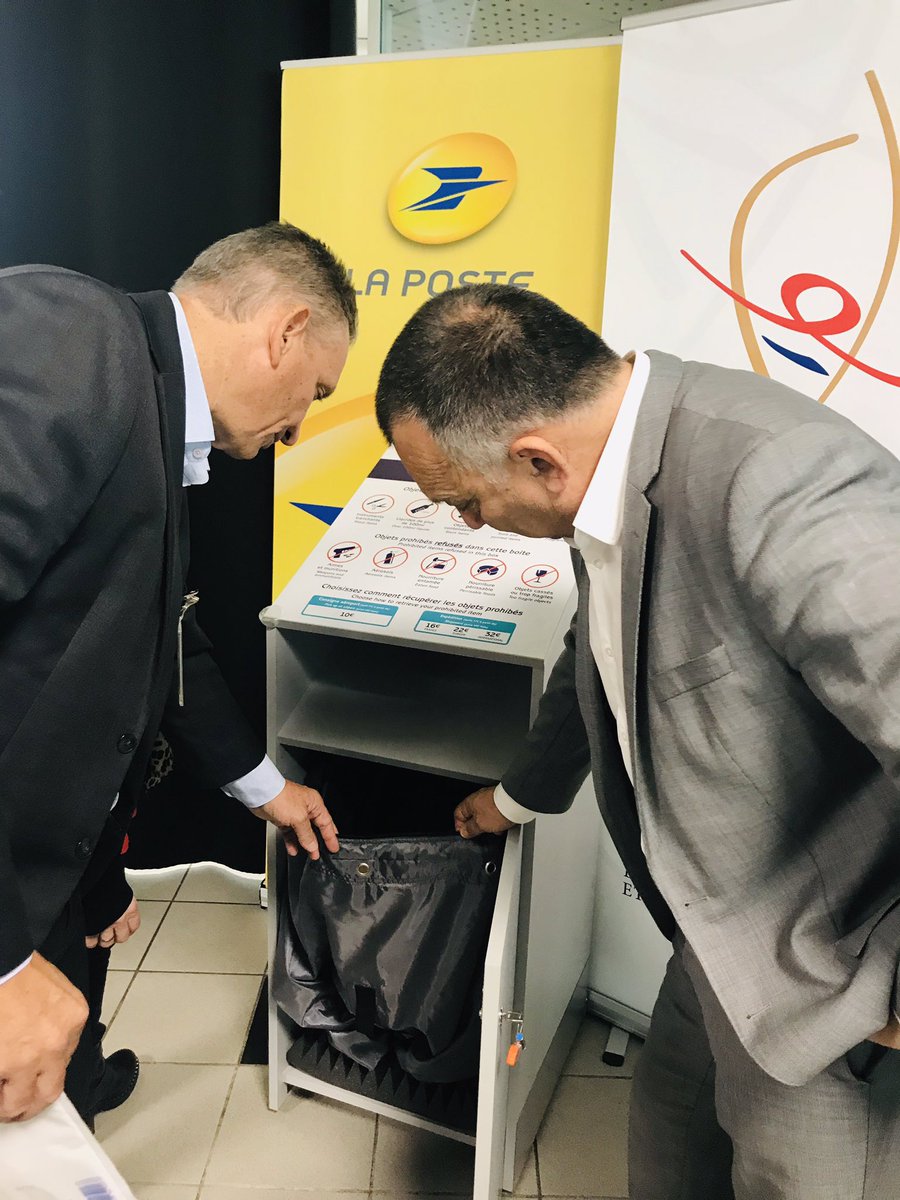 corsica_ports's tweet photo. ✈️ Découvrez à l’aéroport d’Ajaccio un nouveau service proposé par La Poste : 📦🧳 Tripperty ! 👉🏼 Un service novateur permettant aux voyageurs de demander la garde ou la réexpédition de leurs objets interdits en cabine pour des raisons de sûreté lors d’un trajet en avion. https://t.co/yKvT4aa7kK
