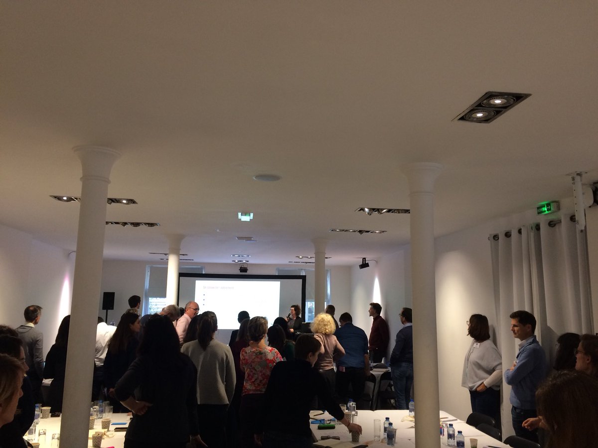 _MarionAubry's tweet photo. #pim2018 : on se remet en énergie avec @sibueta et @SegoGttn nos @CorpoHackers et on passe à l’action le workshop « comment créer un environnement de travail inspirant et stimulant ? Ça passe notamment par le droit à l’erreur #ShakeYourManagement https://t.co/uFOEUf0lFU
