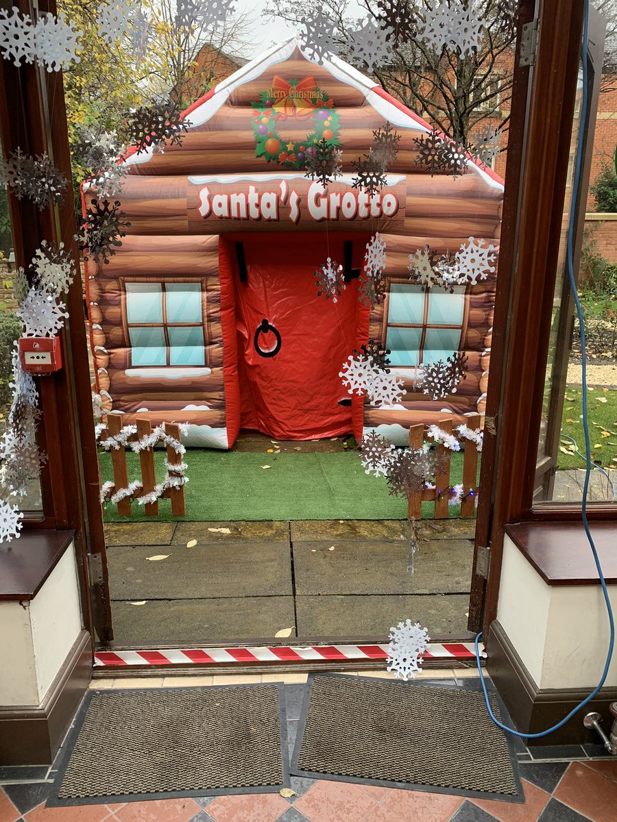 It’s beginning to look a lot like Christmas here at Bounce n Paint HQ with Santa and his grotto making appearances around manchester #itsbeginningtolookalotlikechristmas #ChristmasCountdown #chrismasfun #ibelievedoyou