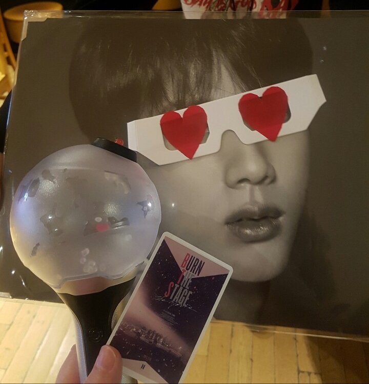 Guillotine0613's tweet photo. 처음이라 부족한게 많았지만 오셔서 함께 번더스 관람해주신 분들과, 
저희가 더 고마운데 선물까지 주신 분까지 너무너무 감사합니다💜
다음에 또 기회되면 함께해주셔요😍
@Btshertz 네이지님 많은도움 감사합니다😘

🎁 명동CGV 눈스퀘어 #방탄소년단관 은 12/6일까지 진행됩니다.🤗🤗 https://t.co/who6g8BQJG