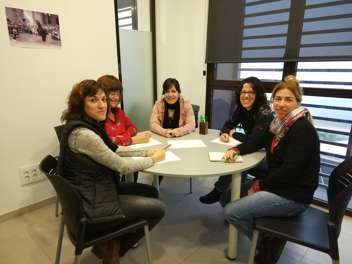 Adlsolcar's tweet image. Posem fil a l'agulla amb les companyes de serveis socials per tal d'acompanyar millor a les persones més vulnerables #cardona #aodl #treballalsbarris #junts #femxarxa