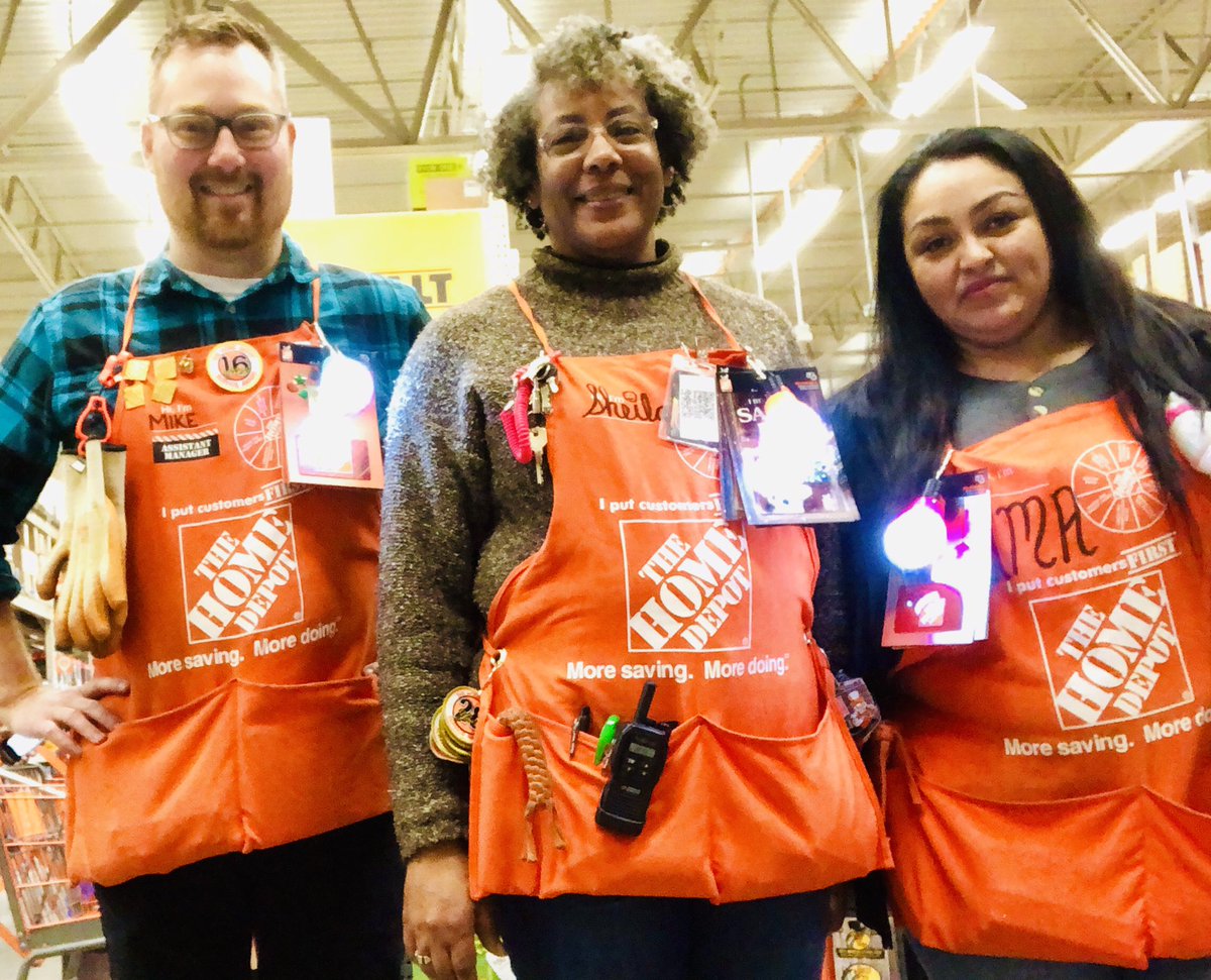 hdmike80's tweet photo. 🎅🏻🎄⛄️The BRIGHTEST gift idea of all, EXACTLY what they want! The Home Depot Gift Card! 🎁🎁🎁 8951 Rowlett Front End representing! #SWBEST @tavares_gabe https://t.co/uLDfSdOXGq