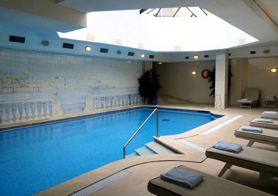 choosethemoon's tweet photo. Lapa Palace Spa 
Perfect Setting to relax and  have a good time! 🏊‍♀️⭐️😍😎
#follow @choosethemoon 
@OlissippoHotels #Lisbon #Lisboa #spa #pool #relax #relaxing #luxuryhotel #swimmingpool #Travel #Portugal https://t.co/E8Xz0rwcsT